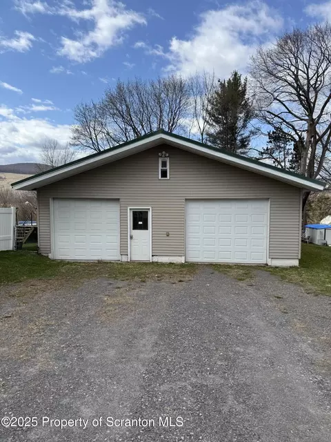 35 Franklin St, Carbondale, PA 18407