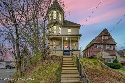 780 E Drinker St, Dunmore, PA 18512