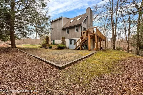 119 S Lehigh River Dr, Clifton Twp, PA 18424