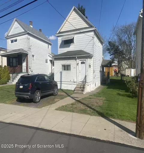 206 Gibbons St, Dunmore, PA 18512