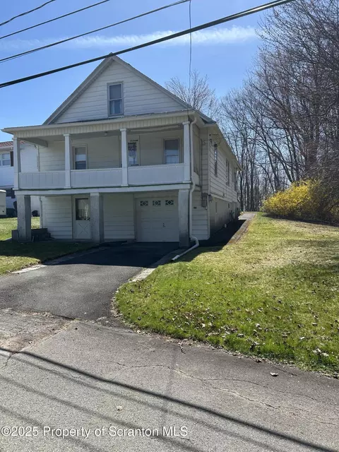 8 John St, Carbondale, PA 18407