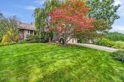504 Carnation Dr, Clarks Summit, PA 18411