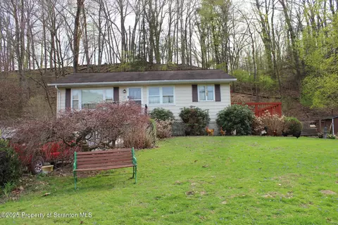114 Woodside Ave, Falls, PA 18615