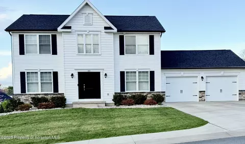 211 Senior Ln, Throop, PA 18512