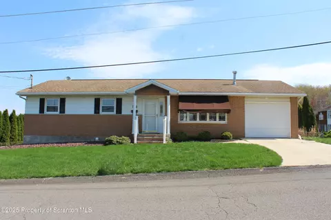 1135 New St, Jessup, PA 18434