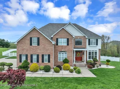 32 Ivy Ln, Pittston, PA 18640