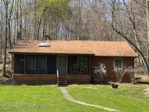 25 Shore Dr, Tunkhannock, PA 18657