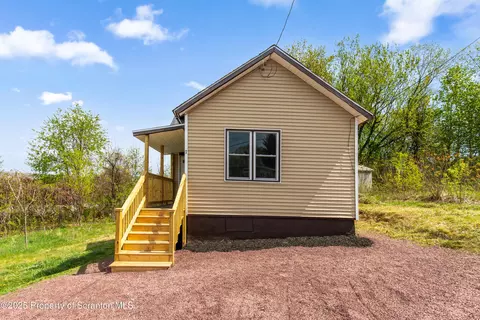 7 Hughes St, Hughestown, PA 18640