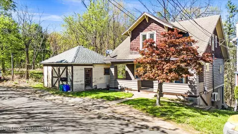 1020 Spring St, Old Forge, PA 18518 photo 2