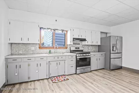 1020 Spring St, Old Forge, PA 18518 photo 8