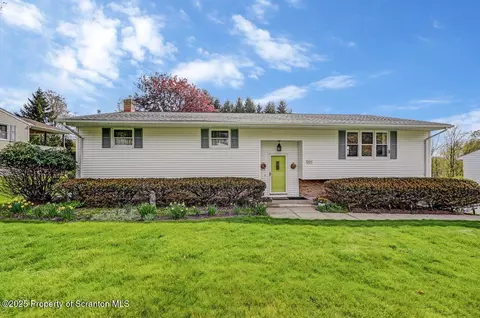 103 Carriage Ln, South Abington, PA 18411