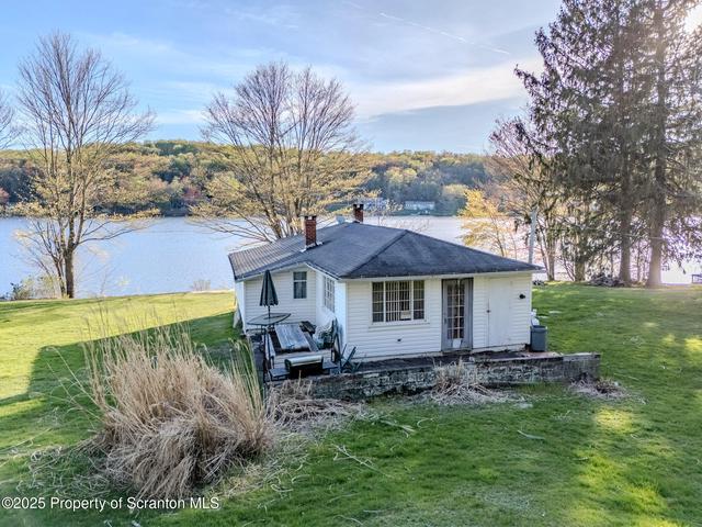 272 Lake Blvd, Clifford Township, PA 18470