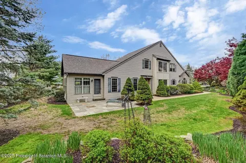 109 Stone Crest Cir, South Abington, PA 18411