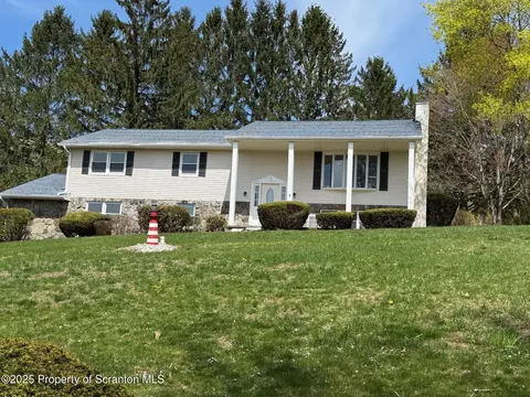 15 Concord Ave, Factoryville, PA 18419