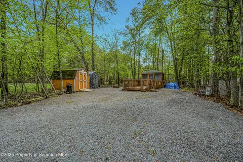 766 Hummingbird Dr, Covington Twp, PA 18424