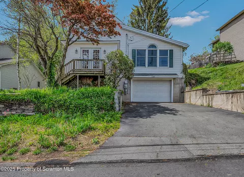 228 5th St, Blakely, PA 18447