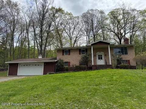 322 Shadowbrook Dr, Tunkhannock, PA 18657