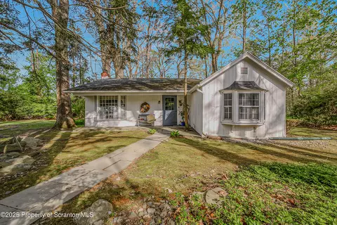 529 Knapp Rd, Clarks Summit, PA 18411