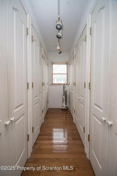 Entry Way - 705 E Grant St, Olyphant, PA 18447 photo 3 of 3