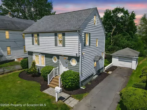 3710 Birney Ave, Moosic, PA 18507