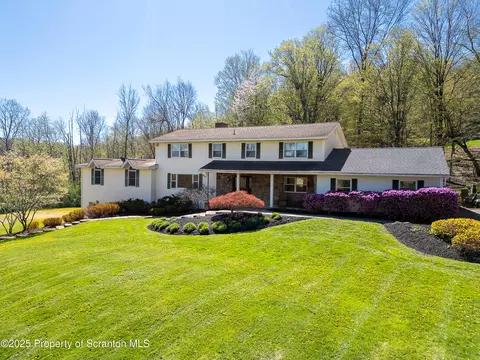 201 Grouse Hill Rd, North Abington, PA 18414