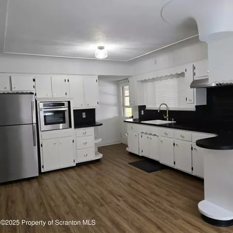 832 Throop St, Dickson City, PA 18519