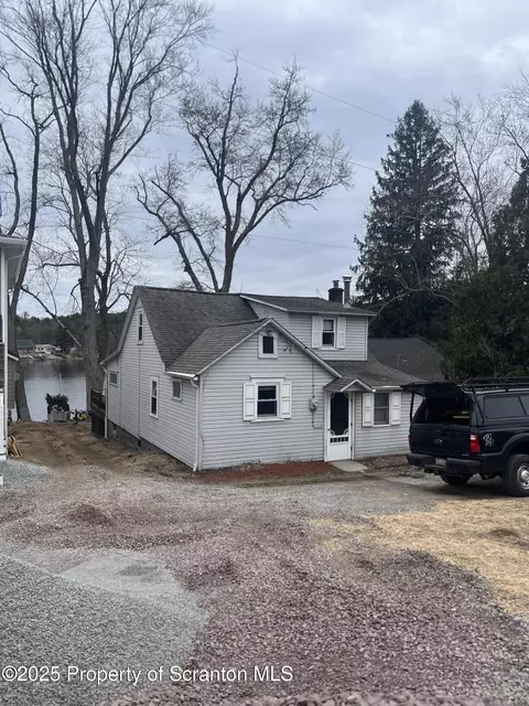 252 Baylor Rd, Fleetville, PA 18420