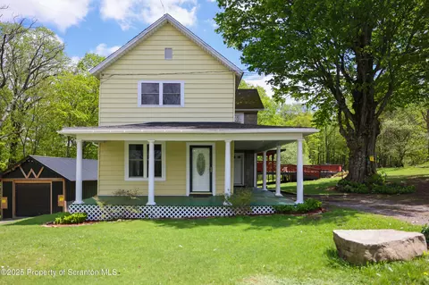 234 Center St, Covington Twp, PA 18424