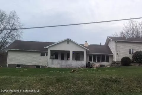 404 Chapman Lake Rd, Scott Twp, PA 18433