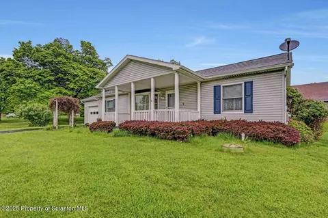 302 Schoolhouse Hill Rd, Mehoopany, PA 18629