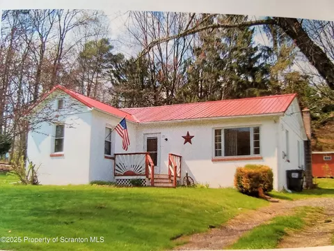 25 Orchard St, Harveys Lake, PA 18618