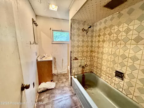 515 Parallel Dr, Scranton, PA 18504 photo 14