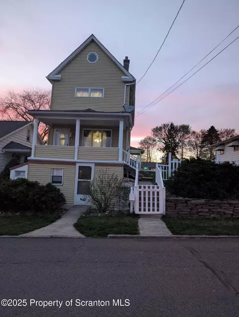 33 Steele St, Hanover Twp, PA 18706