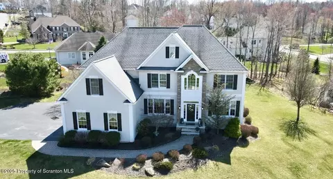 601 Pin Oak Pl, Moscow, PA 18444