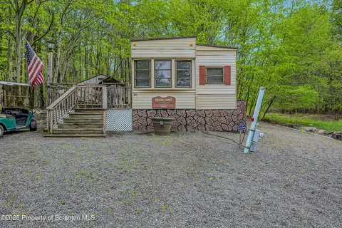 575 Warbler Dr, Covington Twp, PA 18424