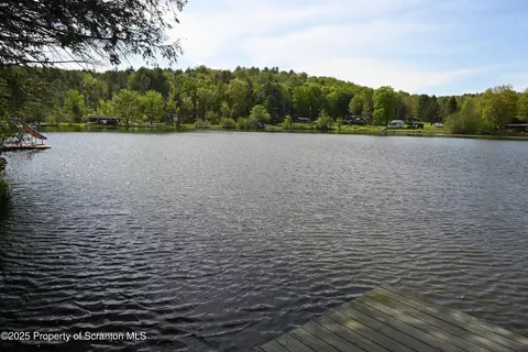 117 S Lake Rd, Montrose, PA 18801