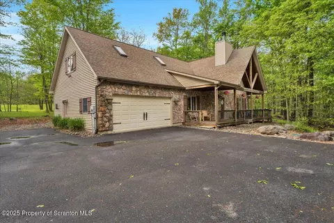 87 Lake Natalie Dr, Clifton Twp, PA 18424