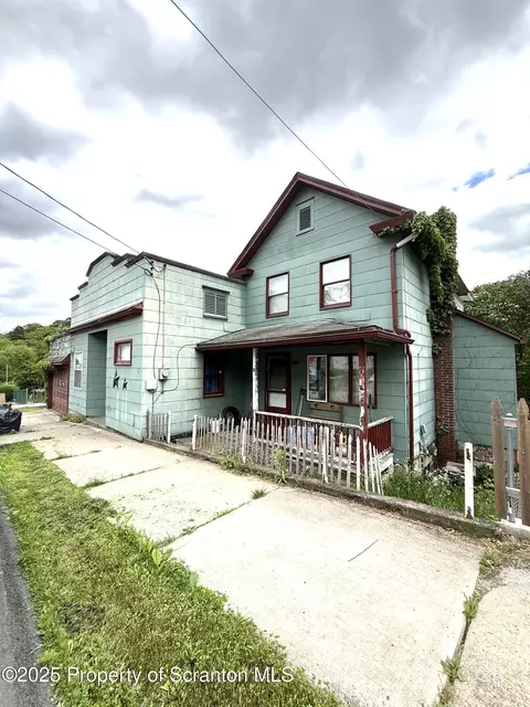 39 Arch St, Glen Lyon, PA 18617
