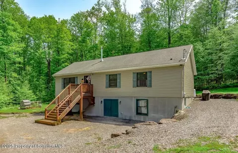 65 Woodland Dr, Moscow, PA 18444