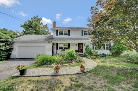 7 Lakeside Dr, Clarks Summit, PA 18411