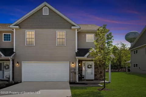 442 Shadow Wood Cir, Archbald, PA 18403