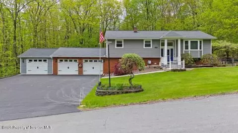 210 Willow Dr, Jefferson Twp, PA 18436