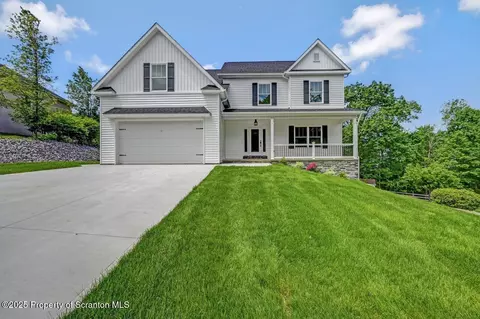 105 W Acorn Hl, Olyphant, PA 18447