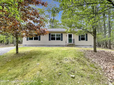 1029 Bear Trail Rd, Lake Ariel, PA 18436