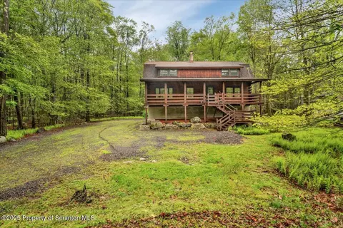 58 Sunset Dr, Clifton Twp, PA 18424