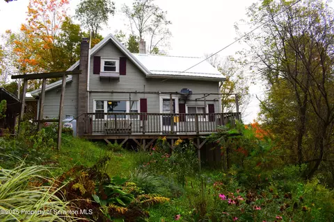 303 Leisure Lakes Rd, Wyalusing, PA 18853