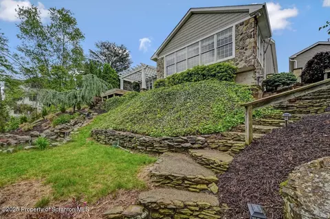 214 Oak St, Dunmore, PA 18512