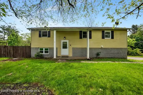 6 Eastview Dr, Scott Twp, PA 18411