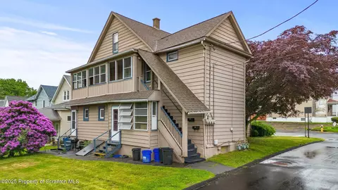 213-215 Bellman St, Throop, PA 18512