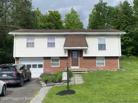 9 Englewood Dr, Tunkhannock, PA 18657